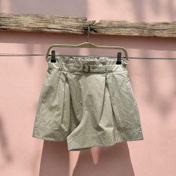Pantalón corto beige